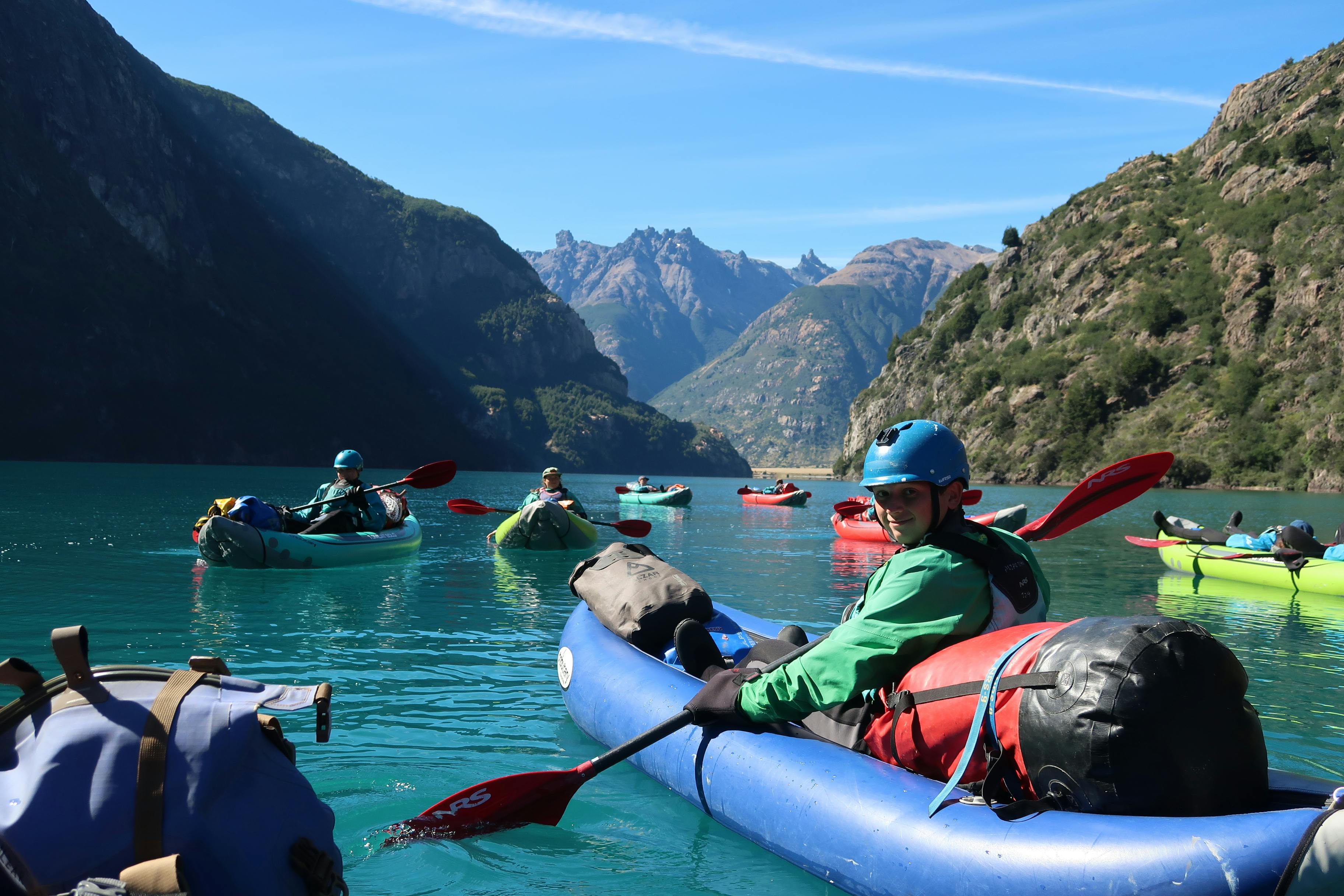elm-pg-billboard-cta Inflatable kayak Lago azul paddlers