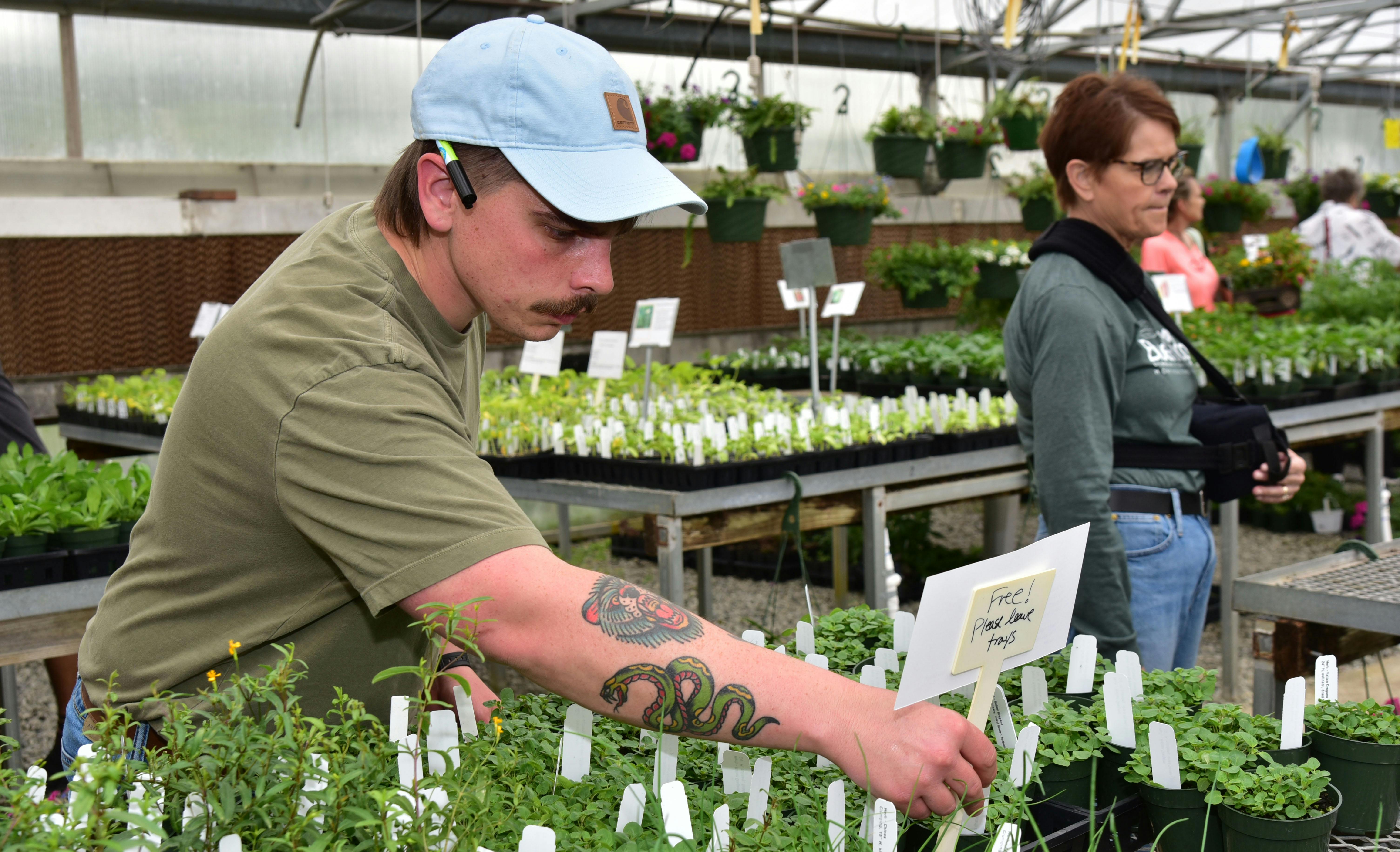 Spring Evening Tours: Horticulture Programs (date pending)