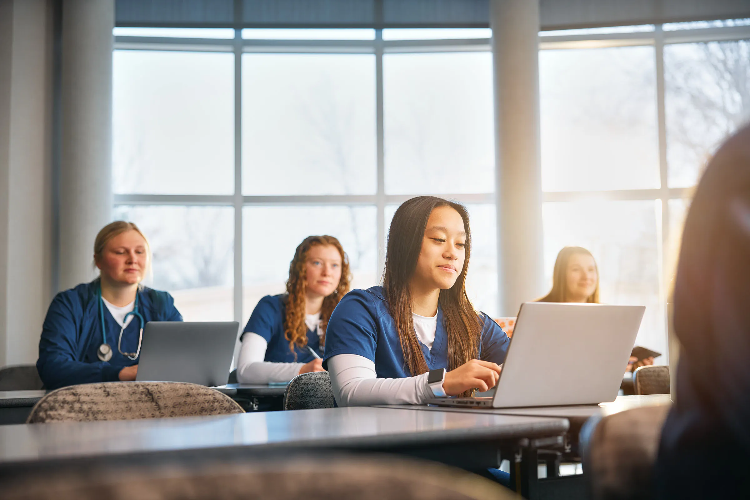 A group on students listening to a class lecture.