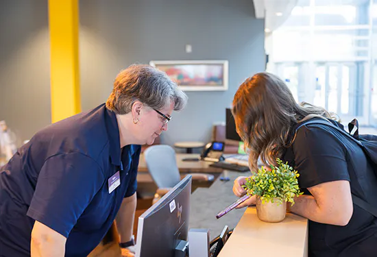 A student speaking with an advisor