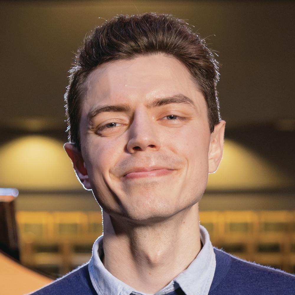 Head shot of Ian Hirsch