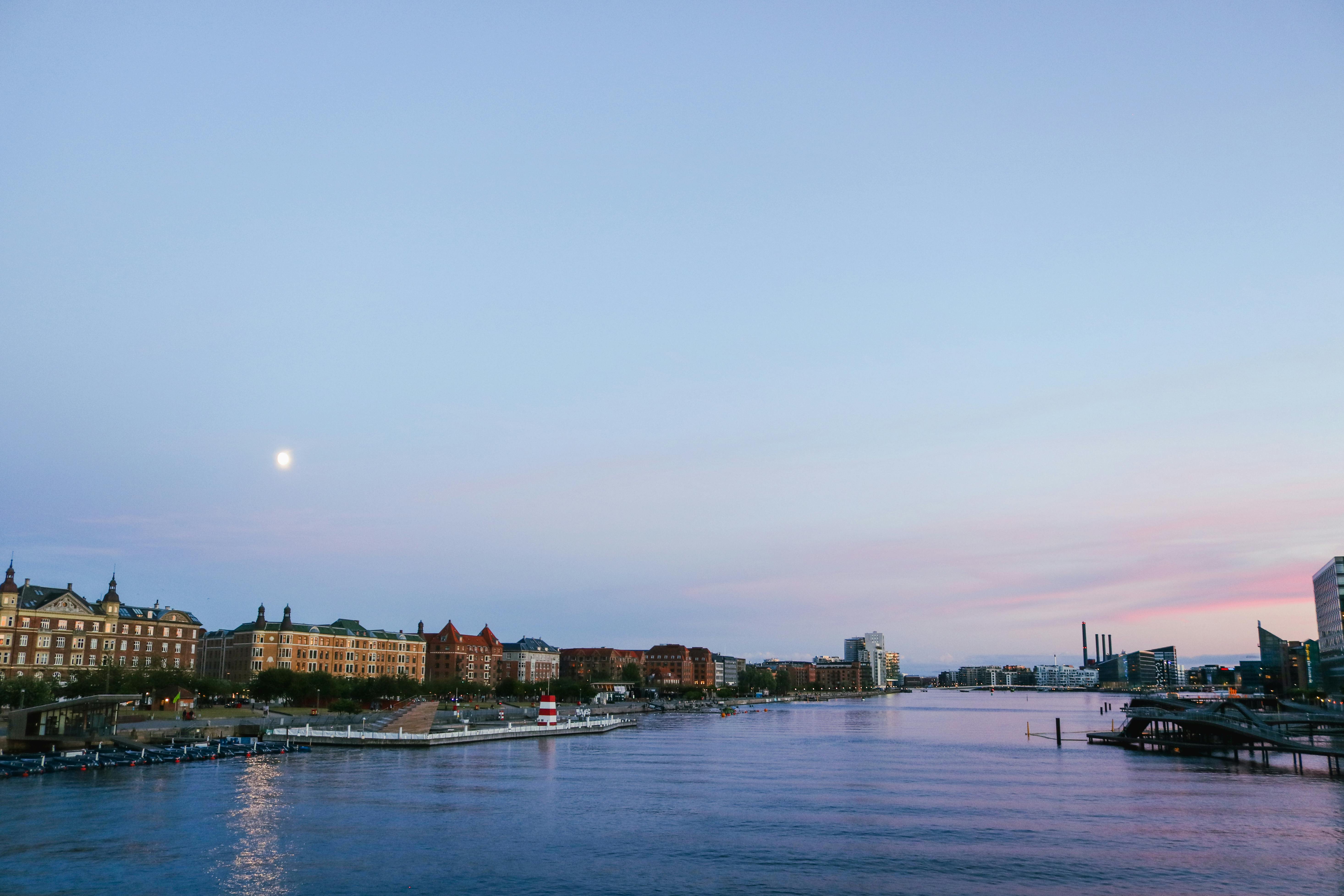 elm-pg-billboard-cta SU22_ADS_CPH_Sunset_Copenhagen_Laura Kuffner