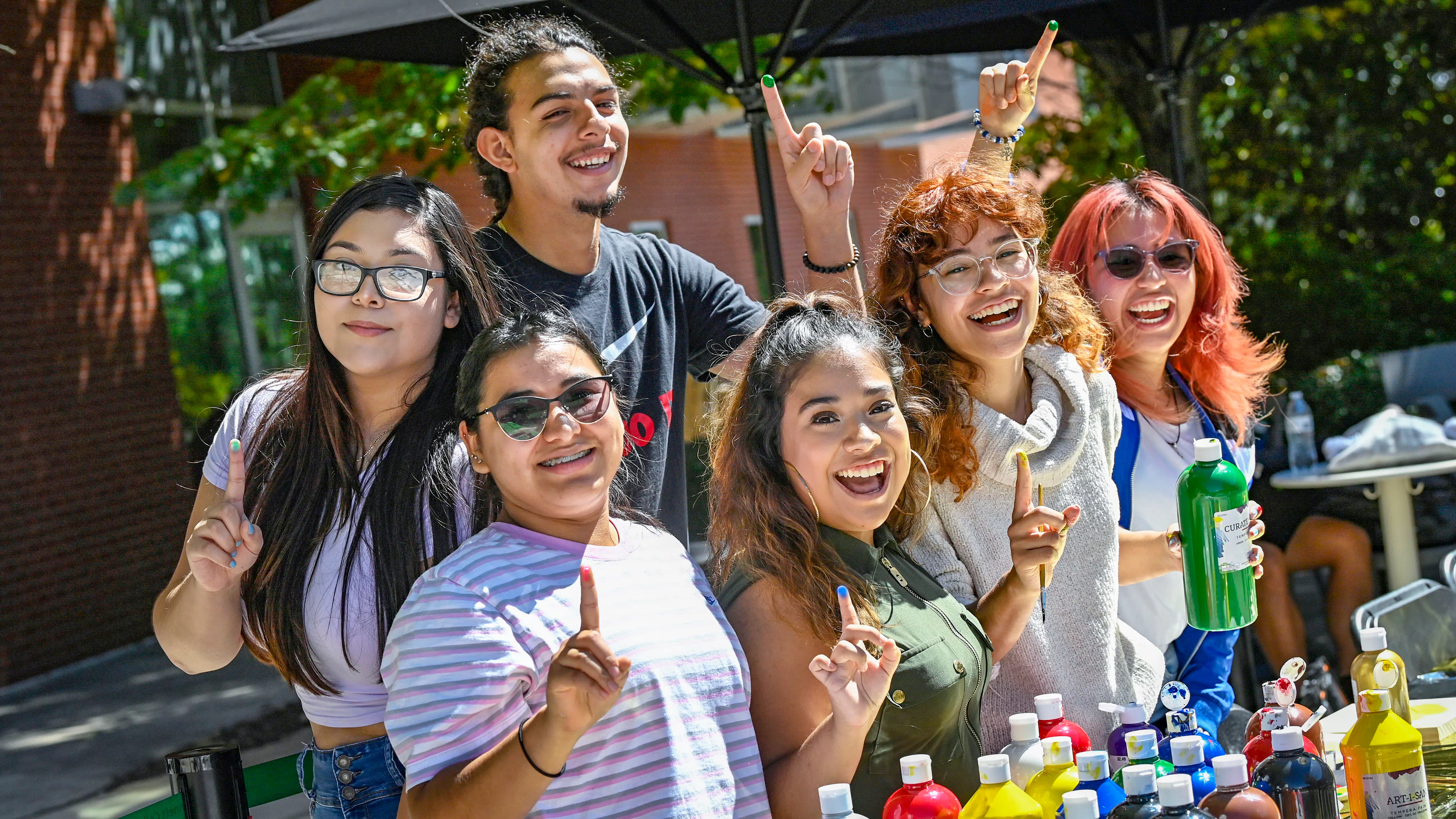 Students gathered together on the Georgia Gwinnett College campus
