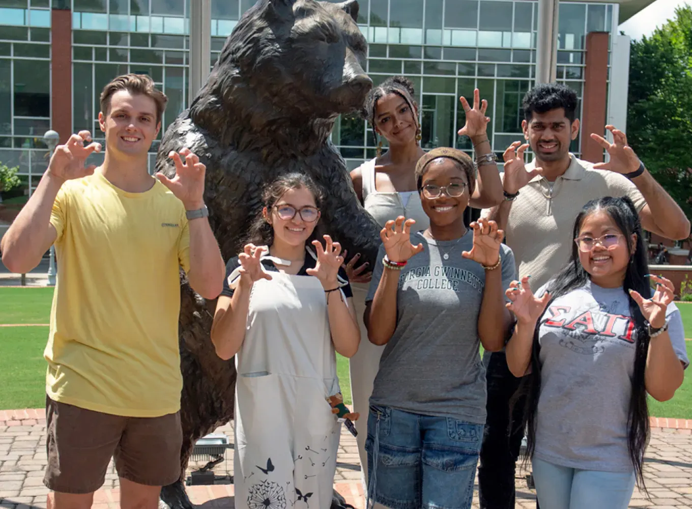 Grizzlies Helping Grizzlies