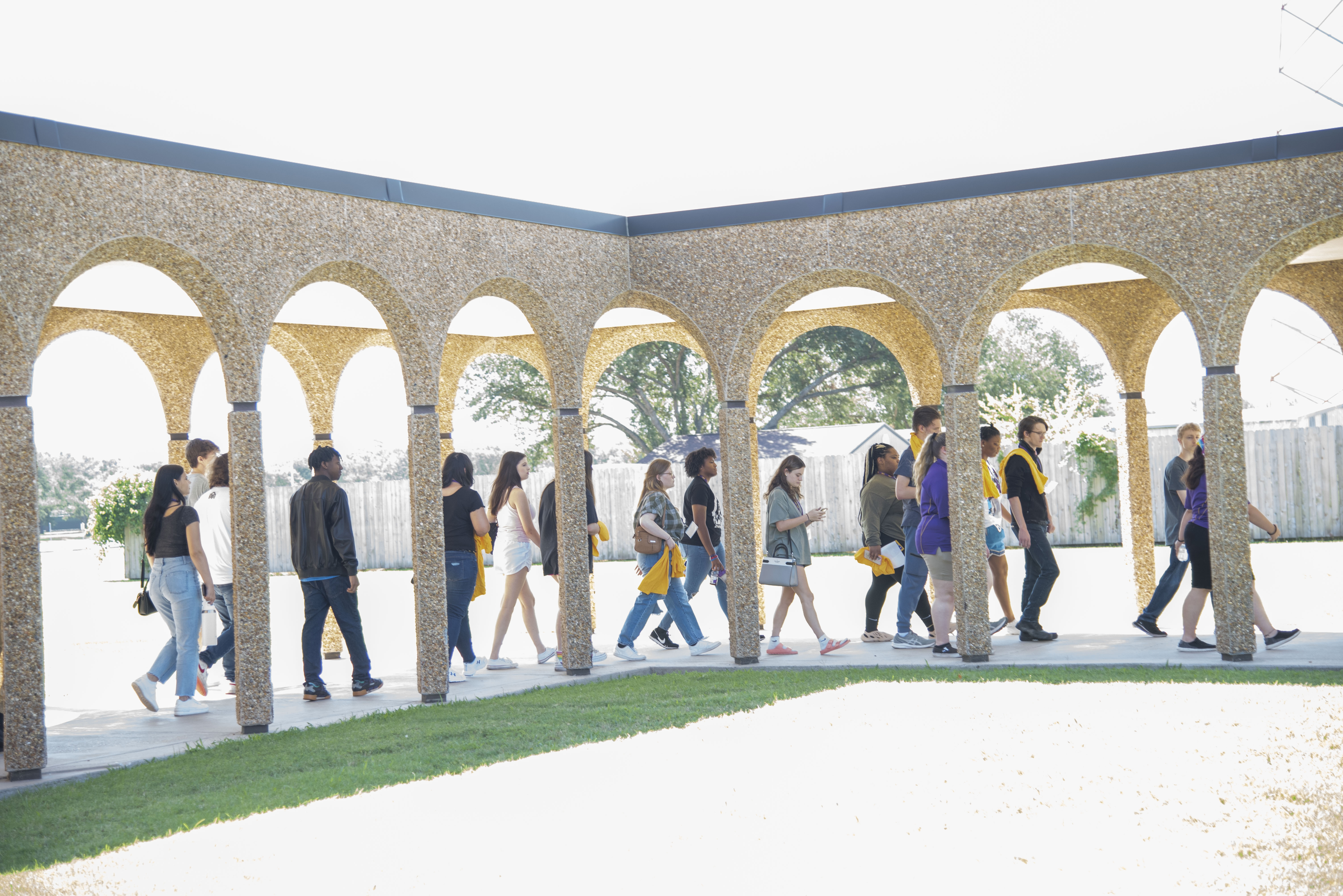 high school students walk a tour at LSU Shreveport