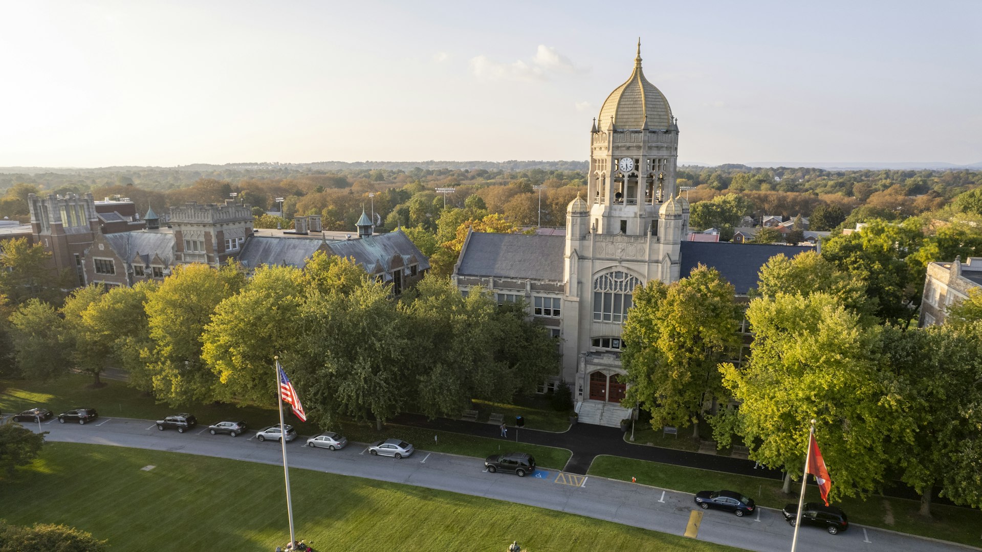 elm-pg-teaser-block October2021-CampusShoot-1514 (1)