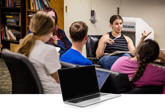Students meet for newspaper practicum class.