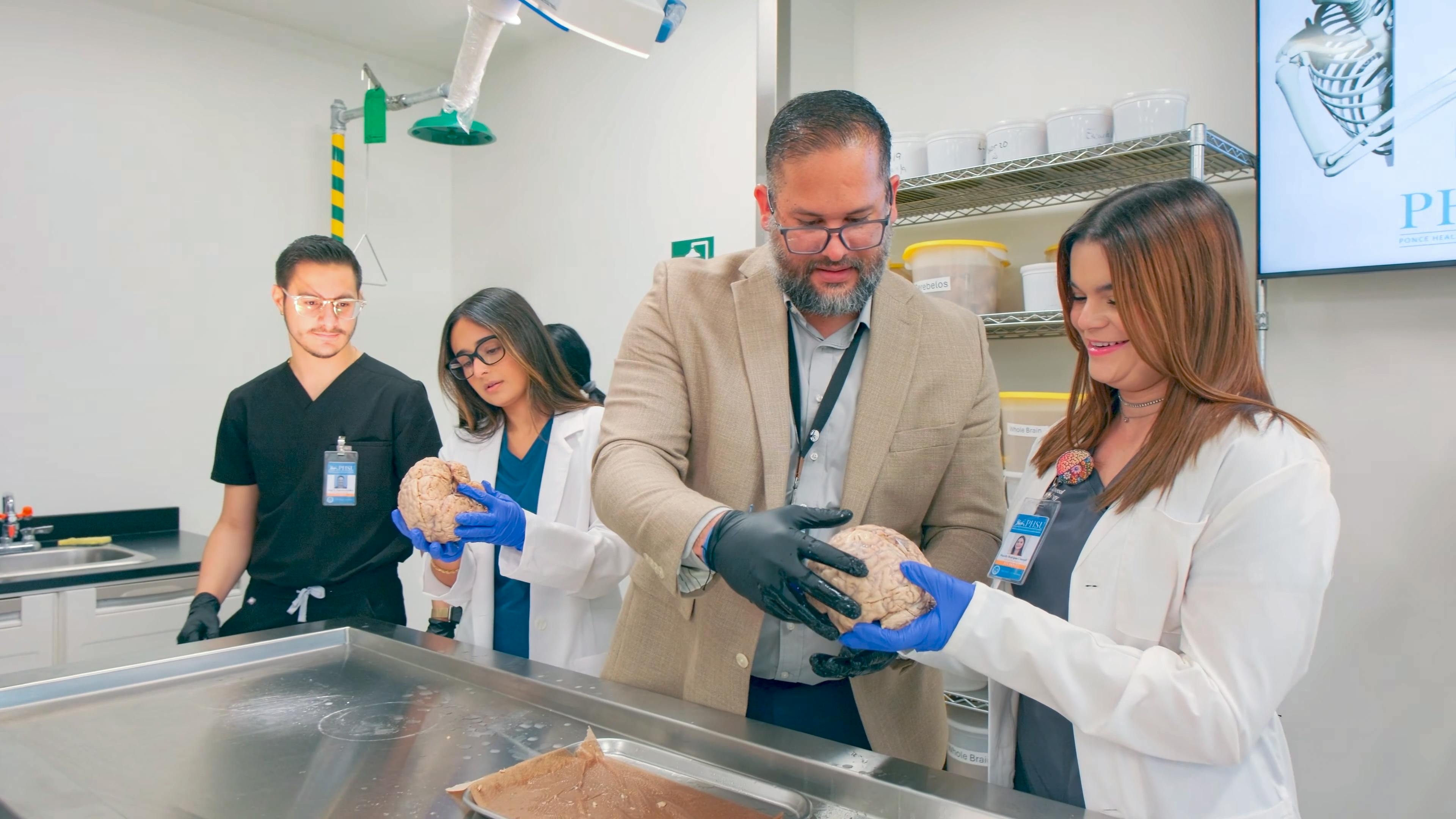 Tour Virtual de la Escuela de Ciencias Conductuales y Neurales-(2160p24)_1.00_00_44_02.Still001