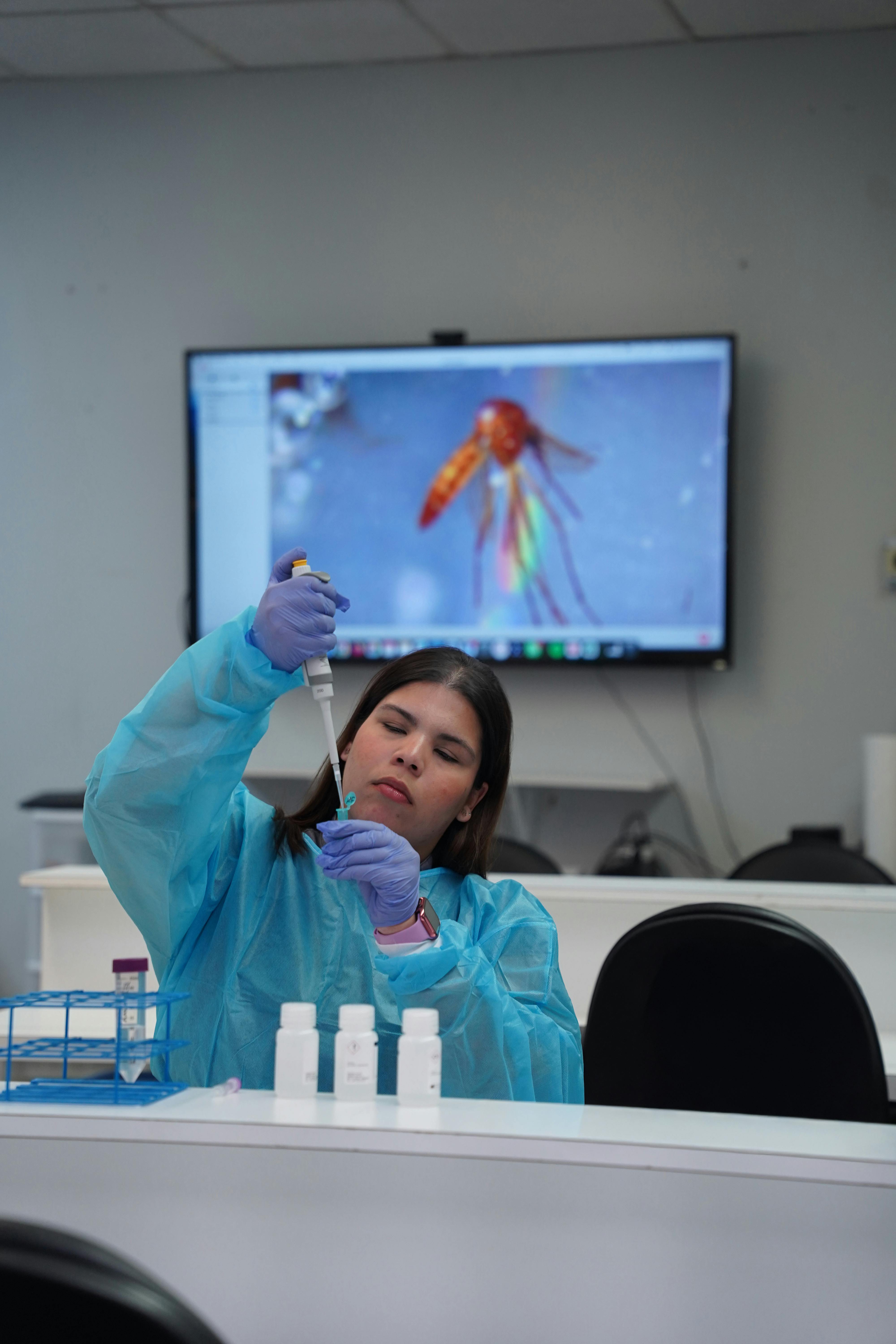 Contribuye a la prevención y el control de brotes y pandemias que cruzan fronteras