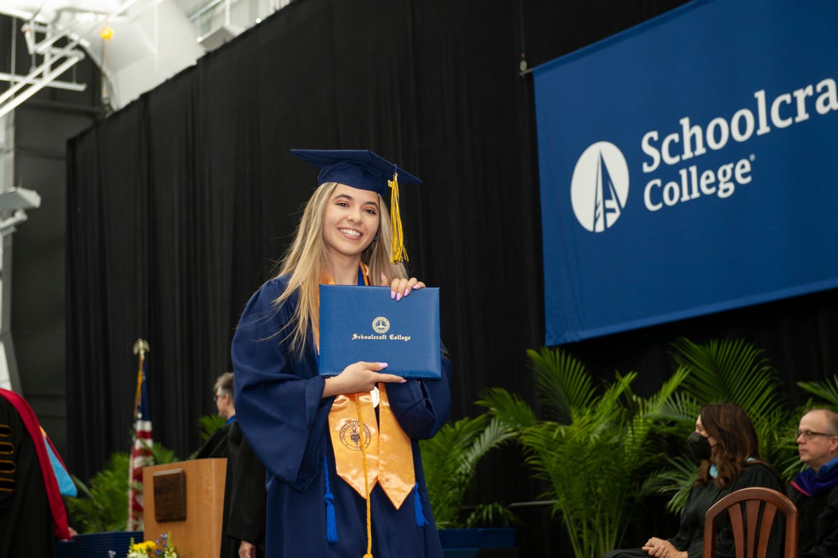 elm-pg-billboard-form Grad_Ceremony_779f864