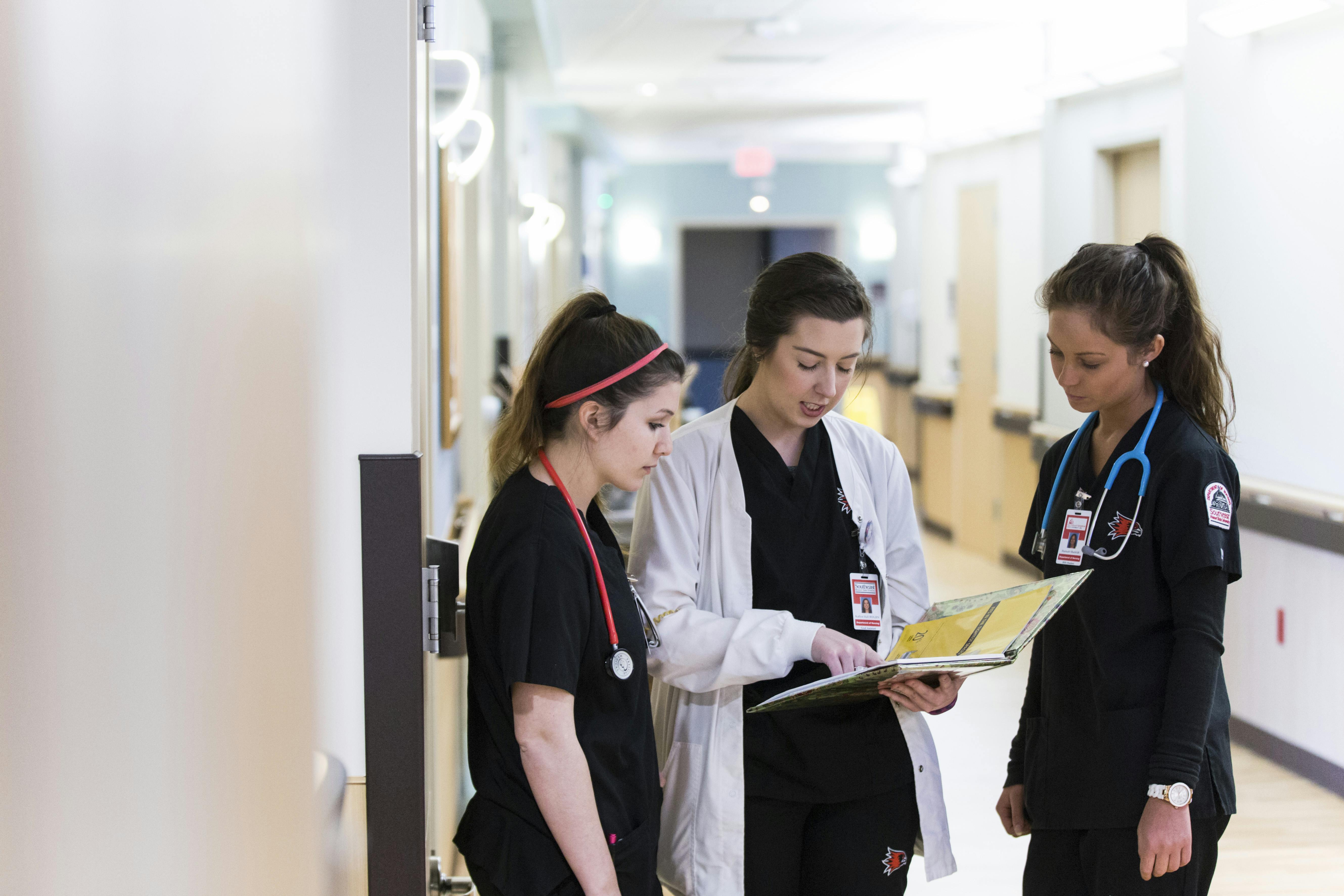 elm-pg-billboard-cta 2016-Nursing-MP-0413-012