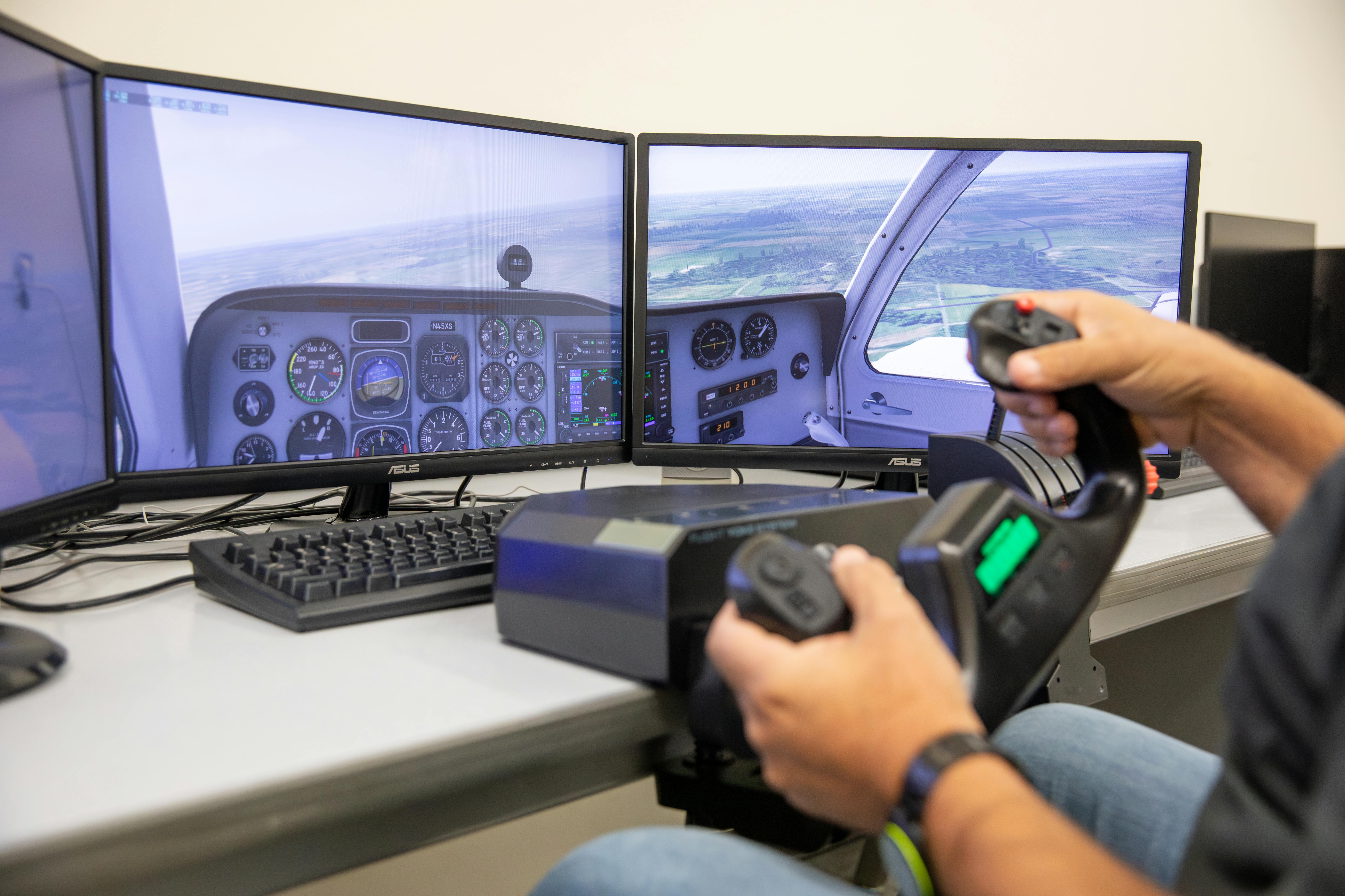 2023-STEM-Aviation-Flight-Simulator-RF-0724-011