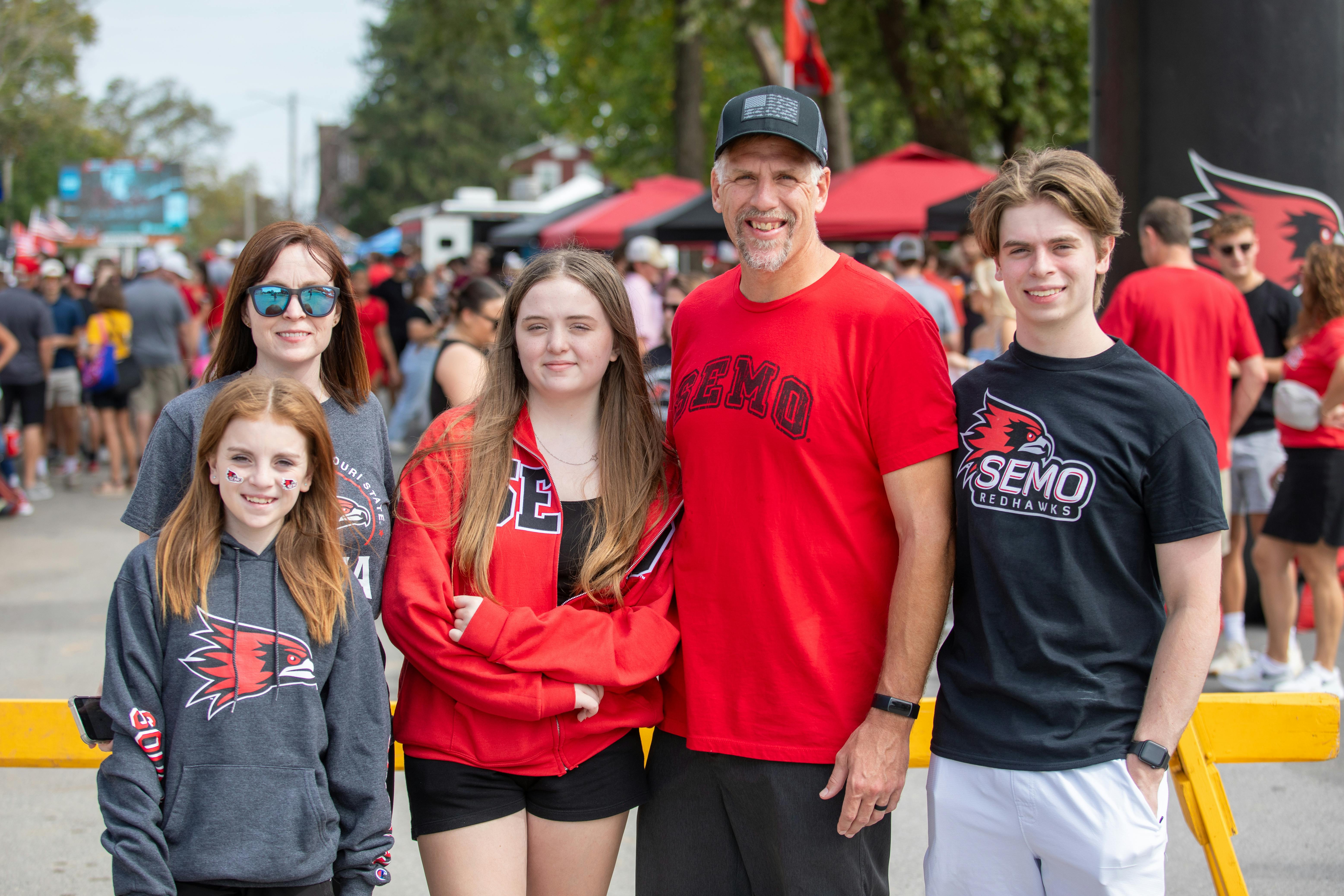 elm-pg-billboard-form-centered 2023-EVT-Family-Weekend-TailgatingandFans--KL-0918-002