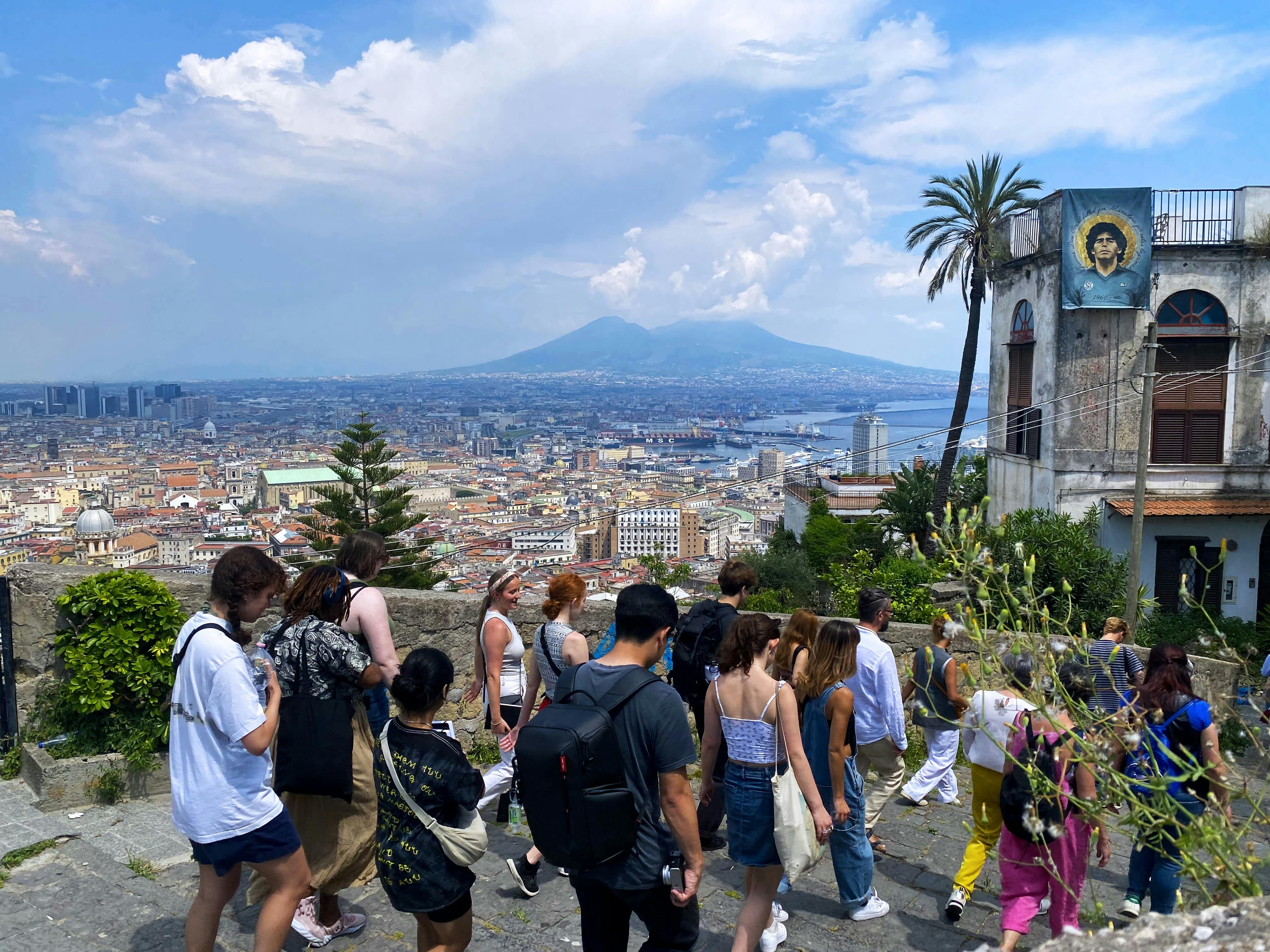 elm-pg-billboard-app napoli walking pietro students great view_Copy-min