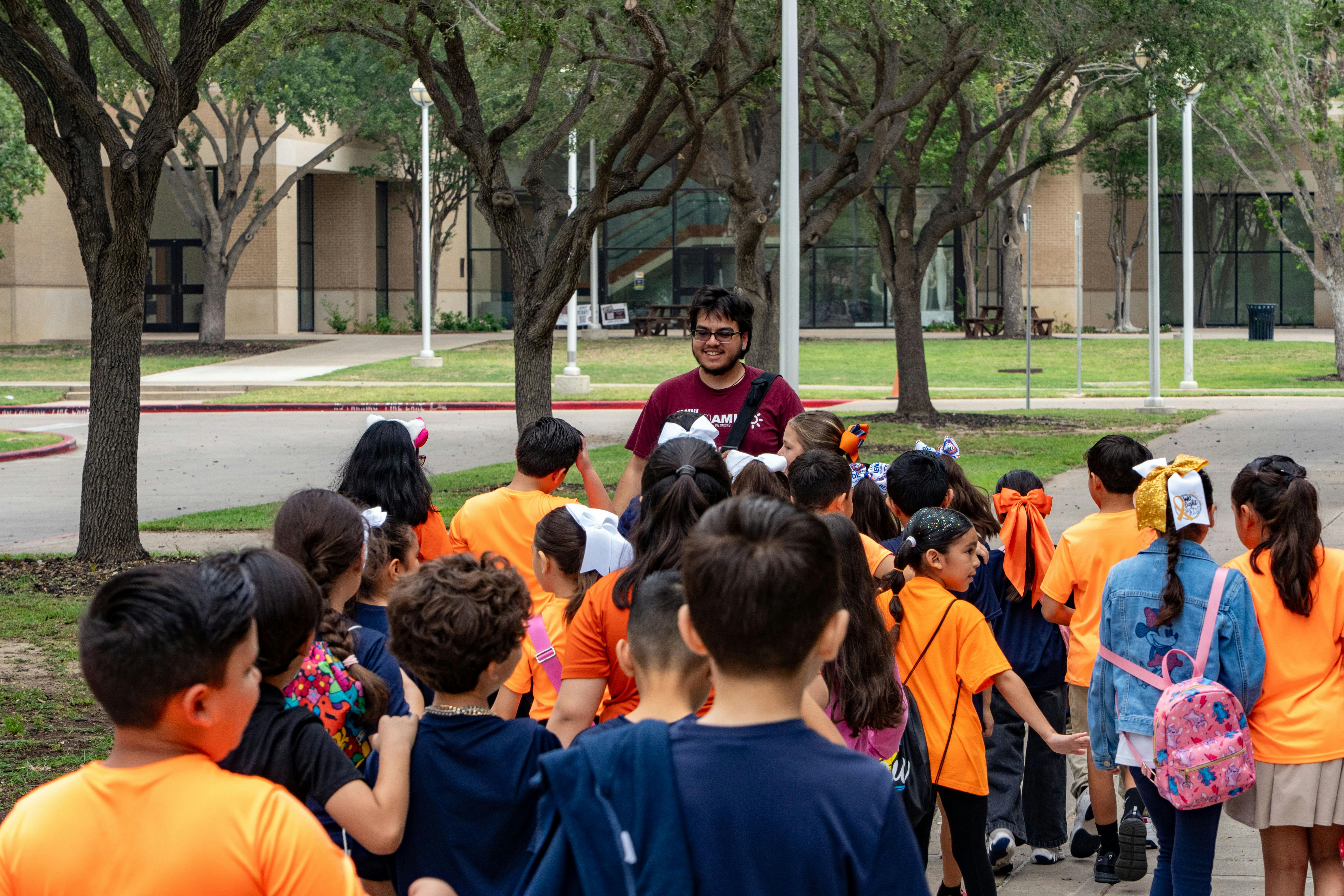 elm-pg-billboard-form-centered Class walking with tour guide (Juan)