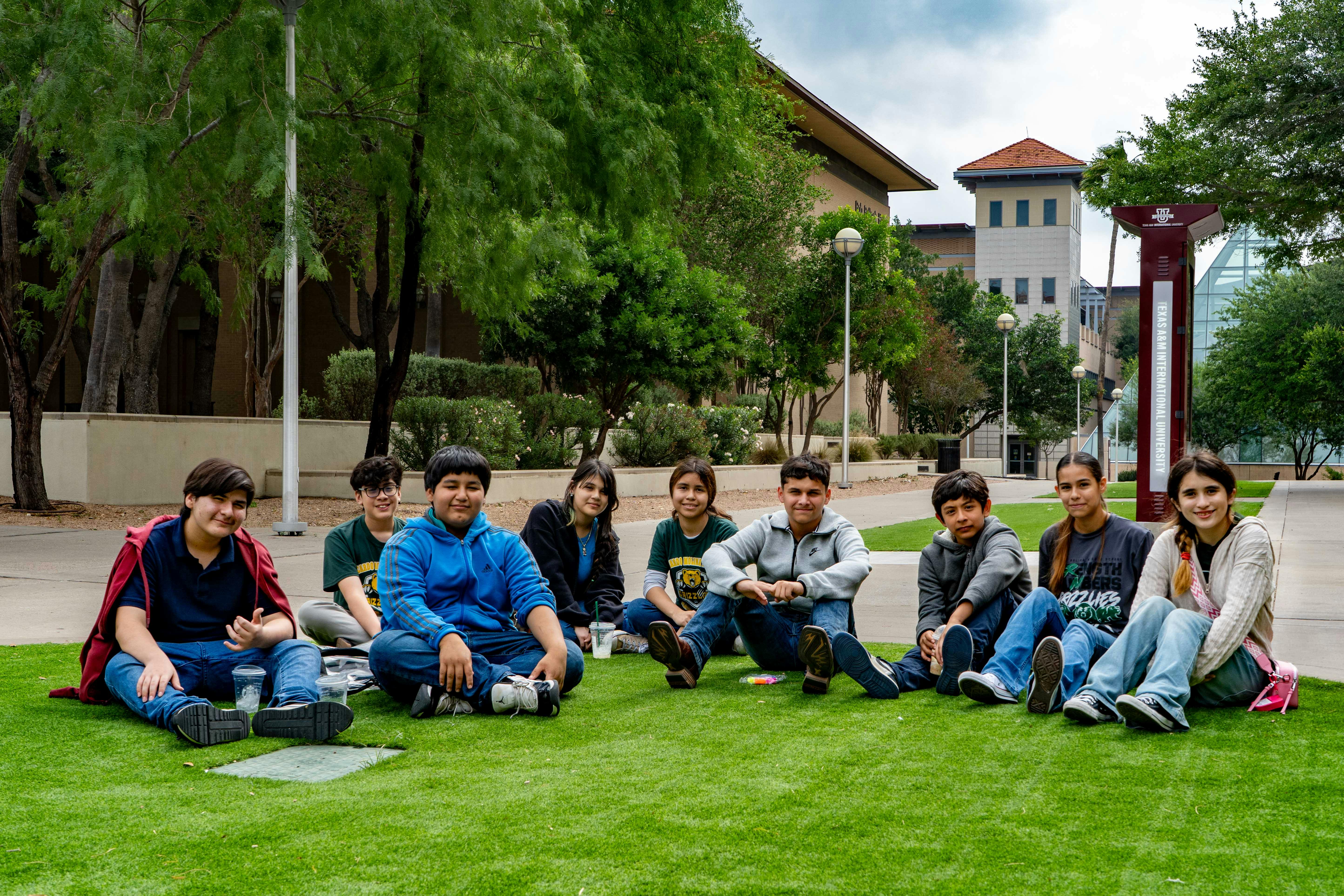 <span style='font-family: "Open Sans", sans-serif; font-weight: normal; font-style: normal;'>Images of students visiting TAMIU campus.</span>